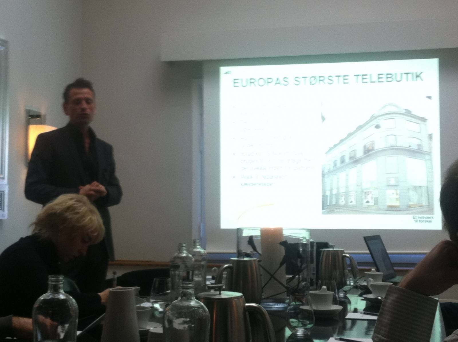 3 ÅBNER TELEBUTIK EFTER APPLEMODEL