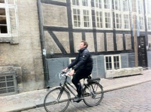 TURBOCYKEL KØRER PÅ EL