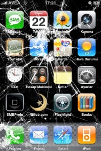 HVER 3 DANSKER HAR ØDELAGT EN MOBILTELEFON