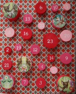 SÅDAN LAVER DU HURTIGT EN PAKKEKALENDER