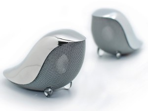 HØJTALER I ELEGANT FUGLEDESIGN