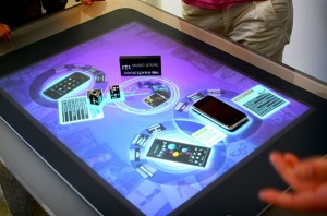 FREMTIDENS SKRIVEBORD HAR APPS OG SOCIAL TIMELINE