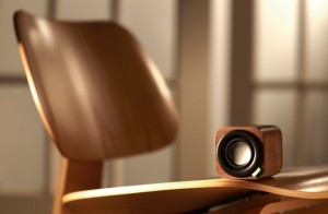 BÆRBAR TRÆLYD LIGE TIL HÅNDTASKEN