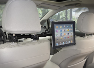 FASTMONTERET IPAD-HOLDER SIKRER FRED PÅ FARTEN