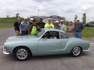 BIL DRIVES FREM PÅ LIKES OG TWEETS