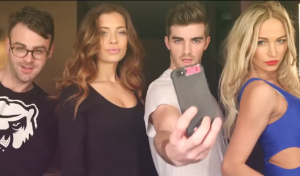 But first- let me take a #selfie sangen