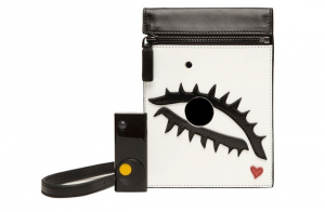 Designertaske med indbygget kamera tager billeder overalt