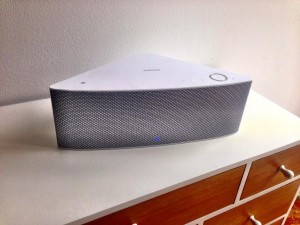 Den intelligente højttaler har sit eget liv