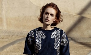 Din nye sommershirt sørger for strøm til mobilen