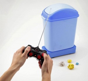 Fjernstyret affaldsspand kommer selv trillende