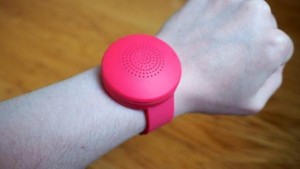 Hvad med en højttaler på armen?