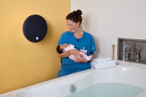 Højtalere på fødegangen giver lettere fødsler