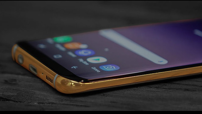 Smartphone deluxe: Nu i ægte guld, krokodille eller hud fra en struds