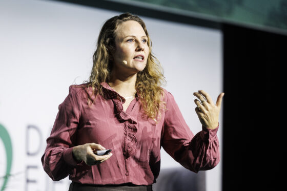 Sidder vi lige nu og maler vores fingernegle med AI?